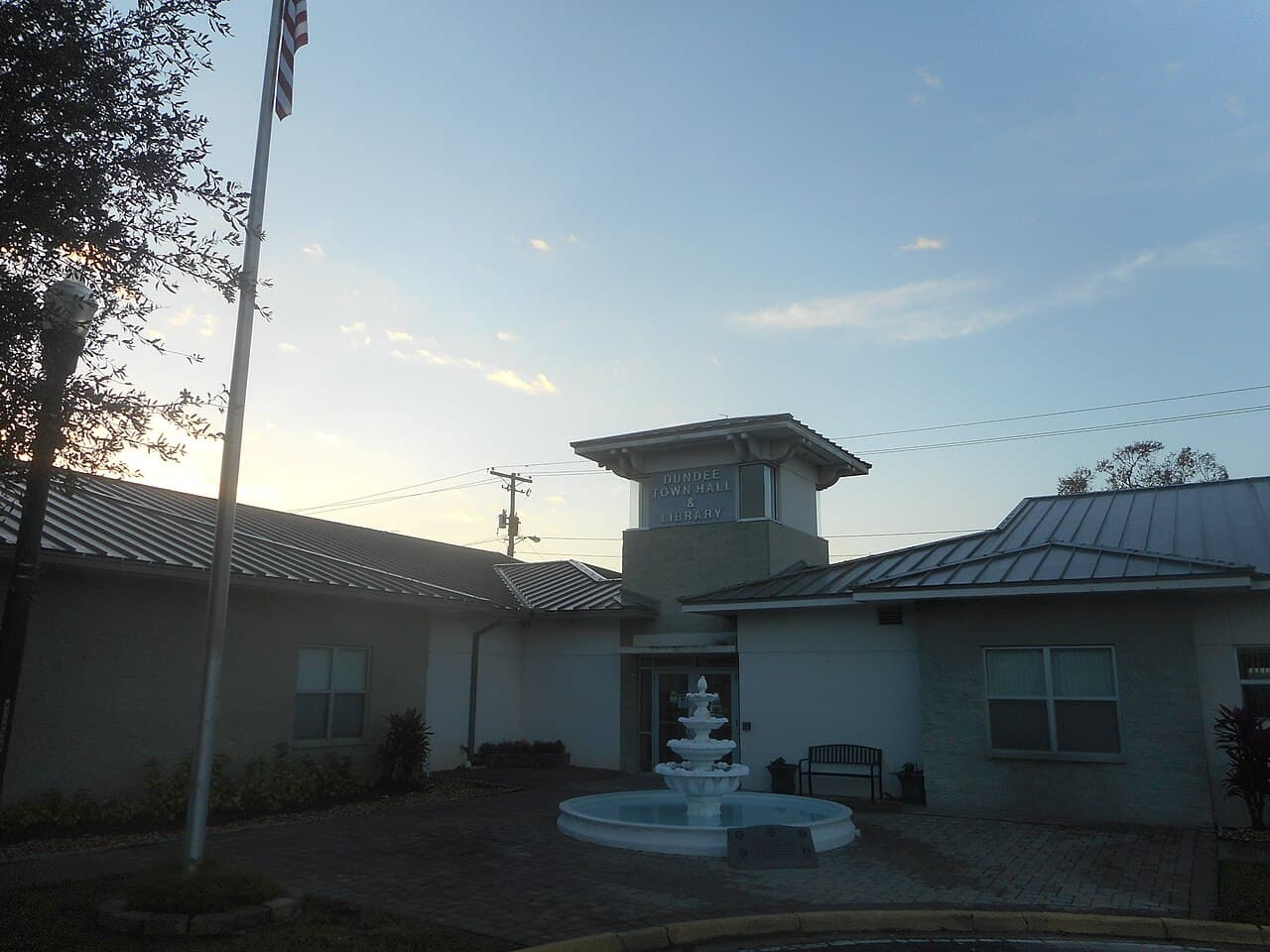 Small town Dundee Florida with citrus groves and Lake Annie in the background